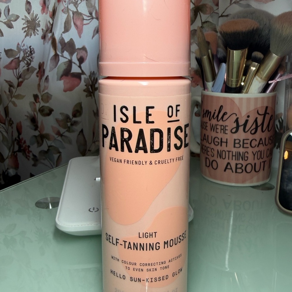 Isle of Paradise Light Self-Tanning Mousse — SHADE LIGHT FOR FAIR TONED SKIN